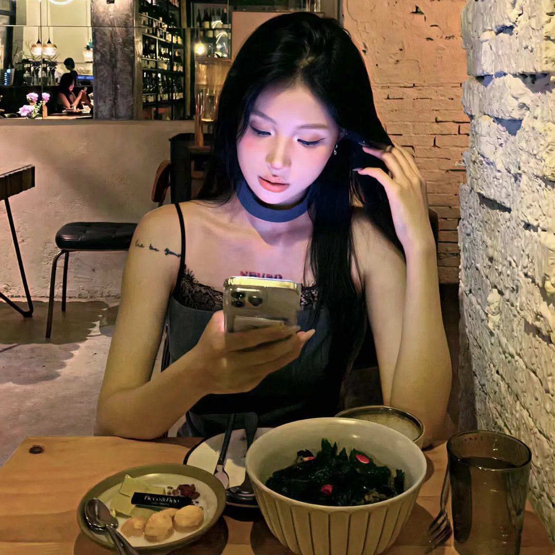 色肉毒蝎女